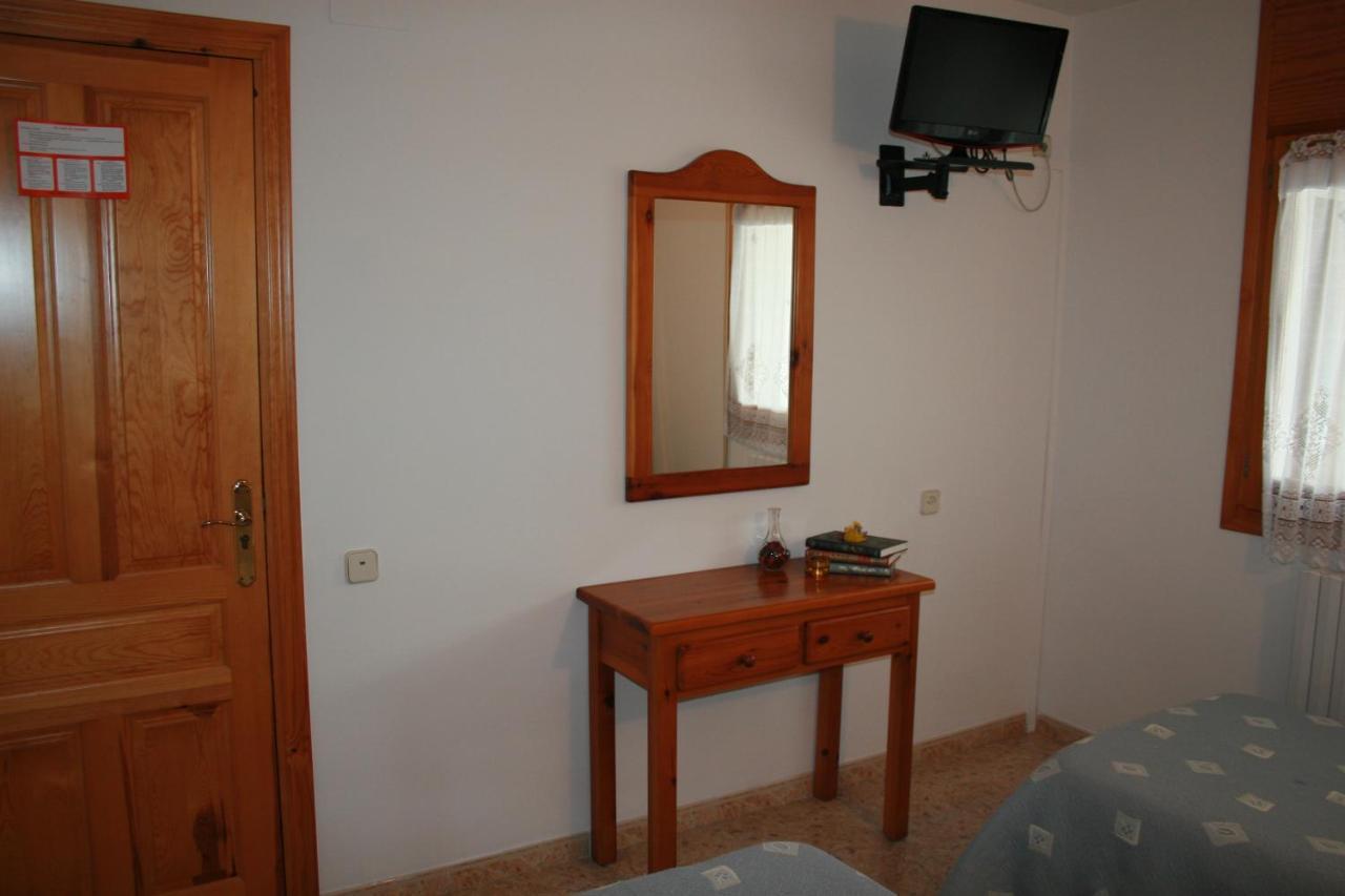 Fonda Naval Hotell Escalona Exteriör bild